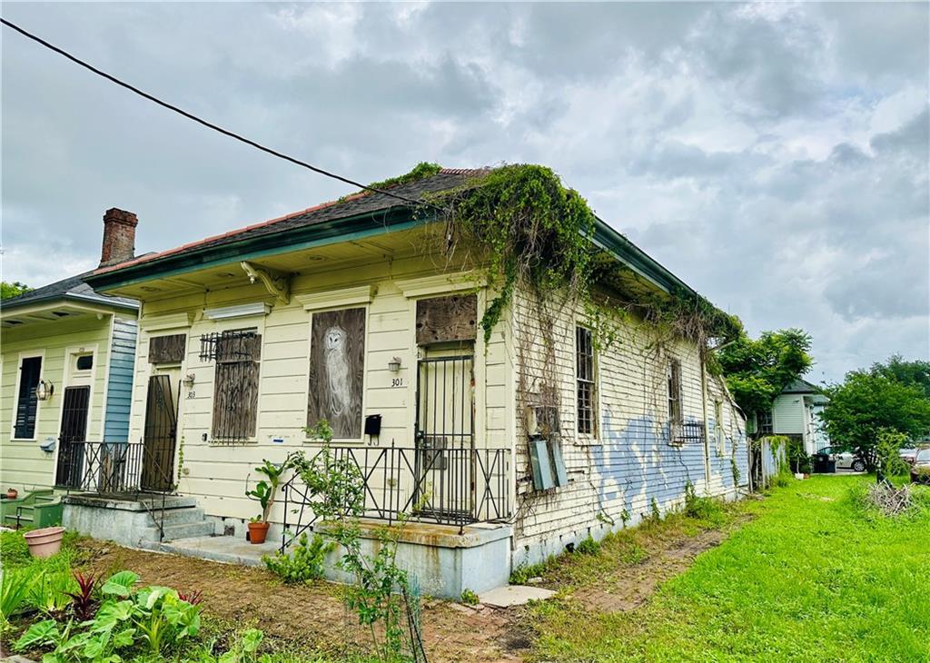 Property Photo:  301 03 Tricou Street  LA 70117 