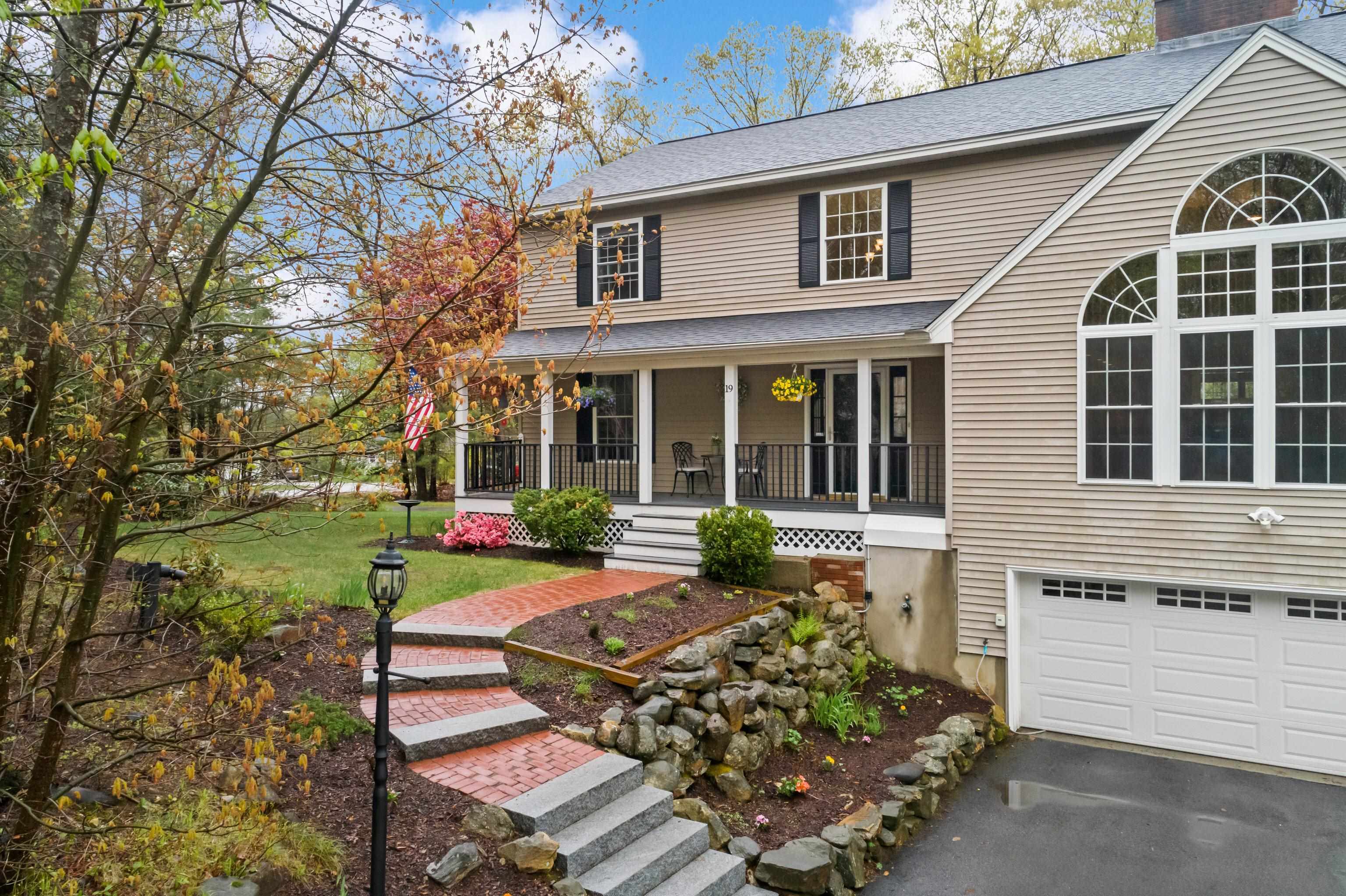 Property Photo: 19 Ridgeview Drive NH 03106