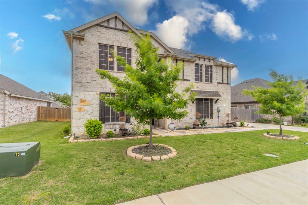 Property Photo: 518 Clifton Court TX 76065
