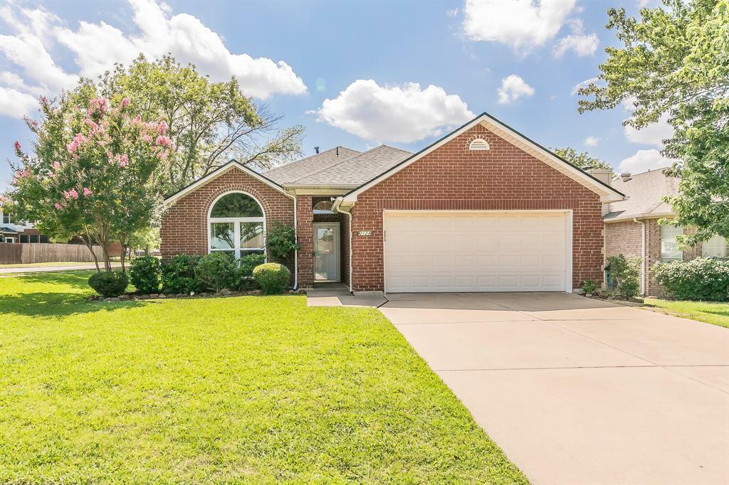 Property Photo: 2124 Stoneridge Drive TX 76248