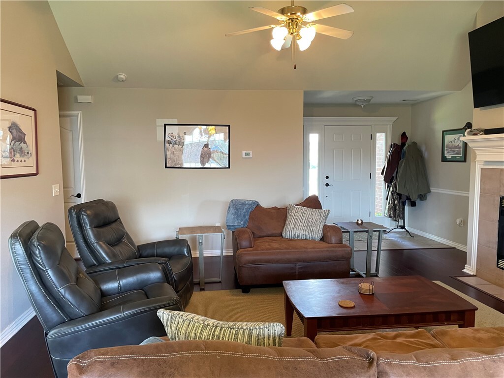 Property Photo: 814 Irelan Street AR 72745