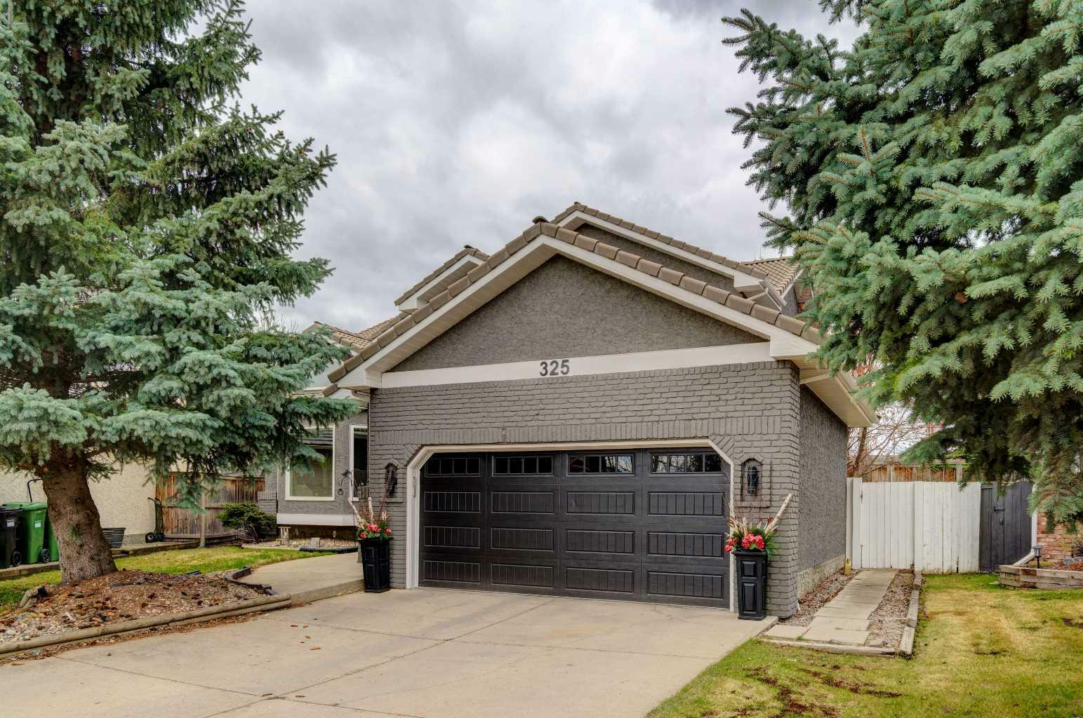 Property Photo: 325 Woodbriar Place SW AB T2W 6A9