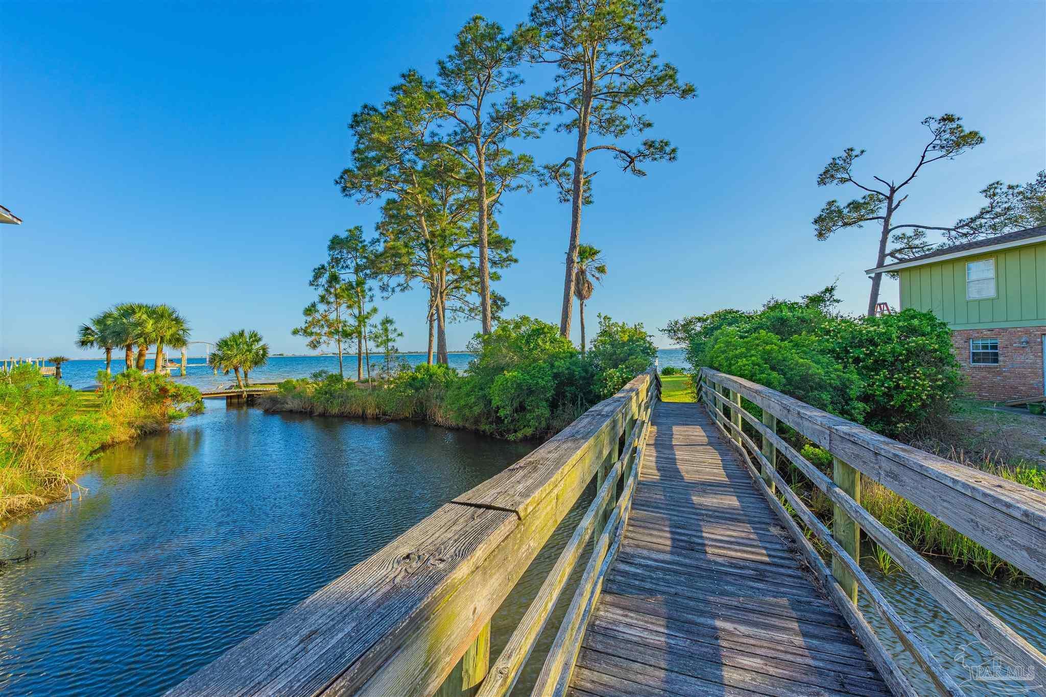 Property Photo: 441 Atwater Ct FL 32569