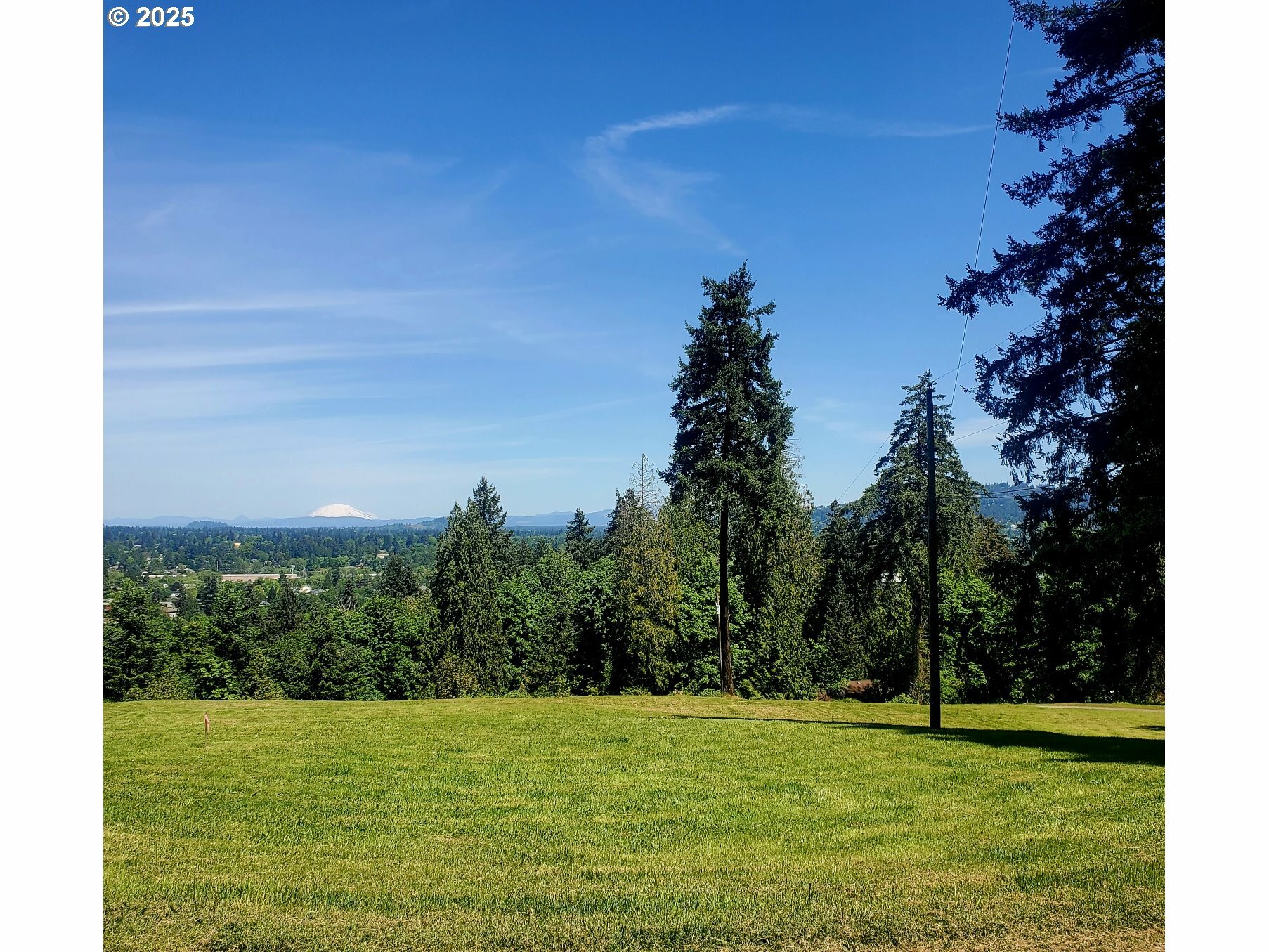Property Photo: 4915 SE Hill Rd OR 97267