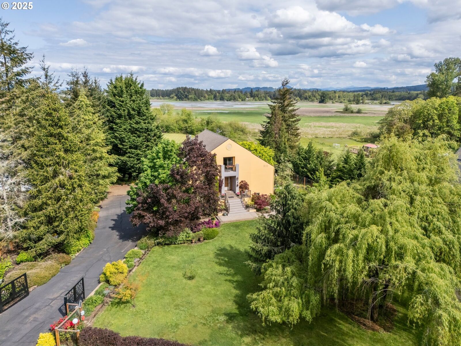Property Photo: 88369 Timberline Dr OR 97487