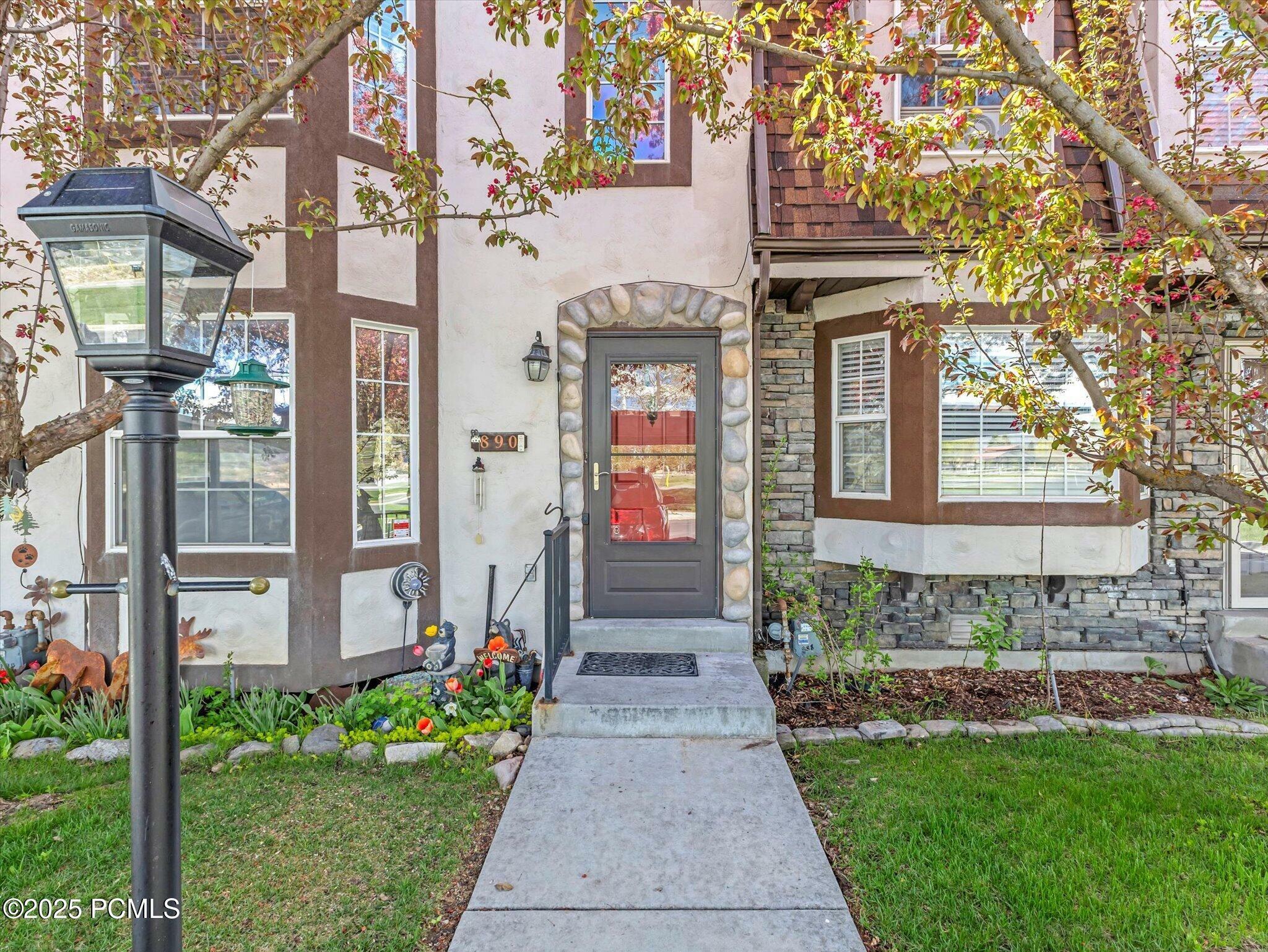 Property Photo:  890 N Hamlet Circle  UT 84049 