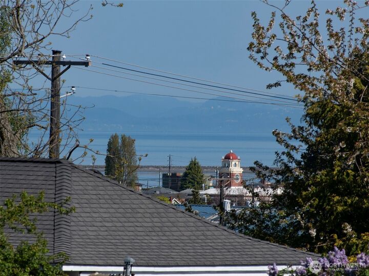 Property Photo: 616 E 10th Street WA 98362