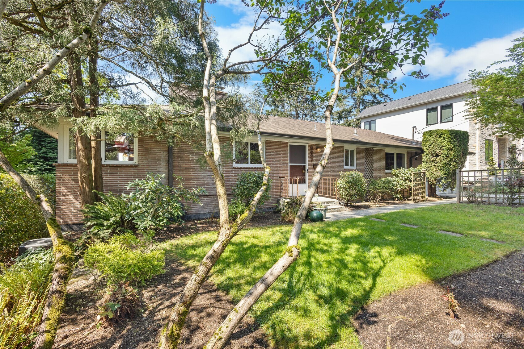 Property Photo: 3427 72nd Place SE WA 98040