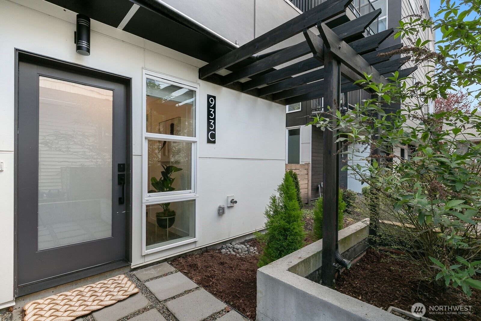 Property Photo:  933 NW 52nd Street C  WA 98107 