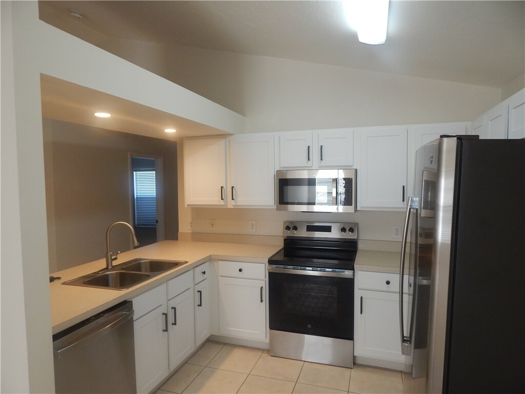 Property Photo: 2150 86th Avenue FL 32966