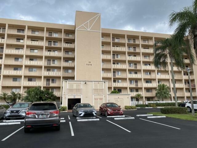 Property Photo: 7076 Hungtington Lane 805 FL 33446