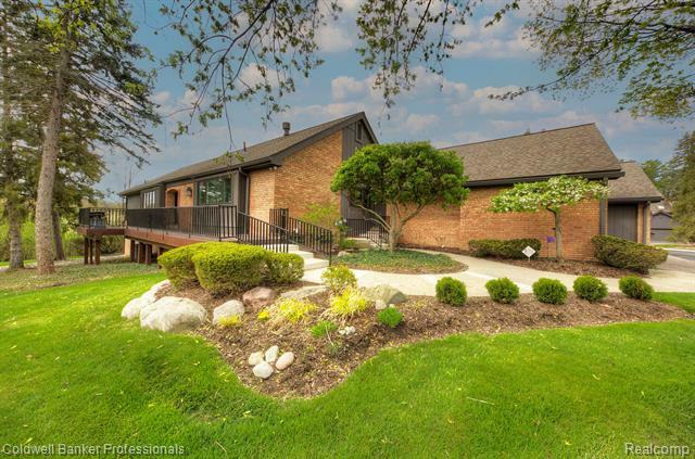 Property Photo: 1921 Pine Ridge Lane MI 48302