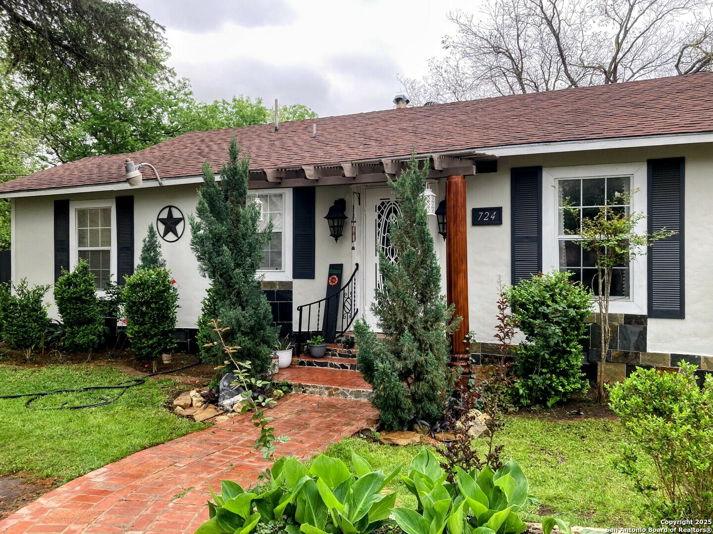 Property Photo: 724 Holmgreen TX 78220