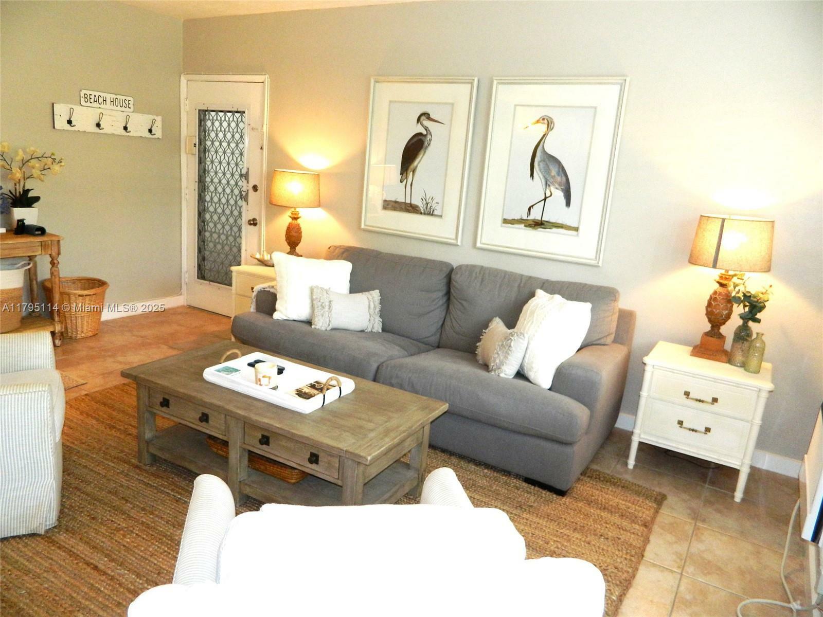 Property Photo: 624 Orton Ave 19 FL 33304