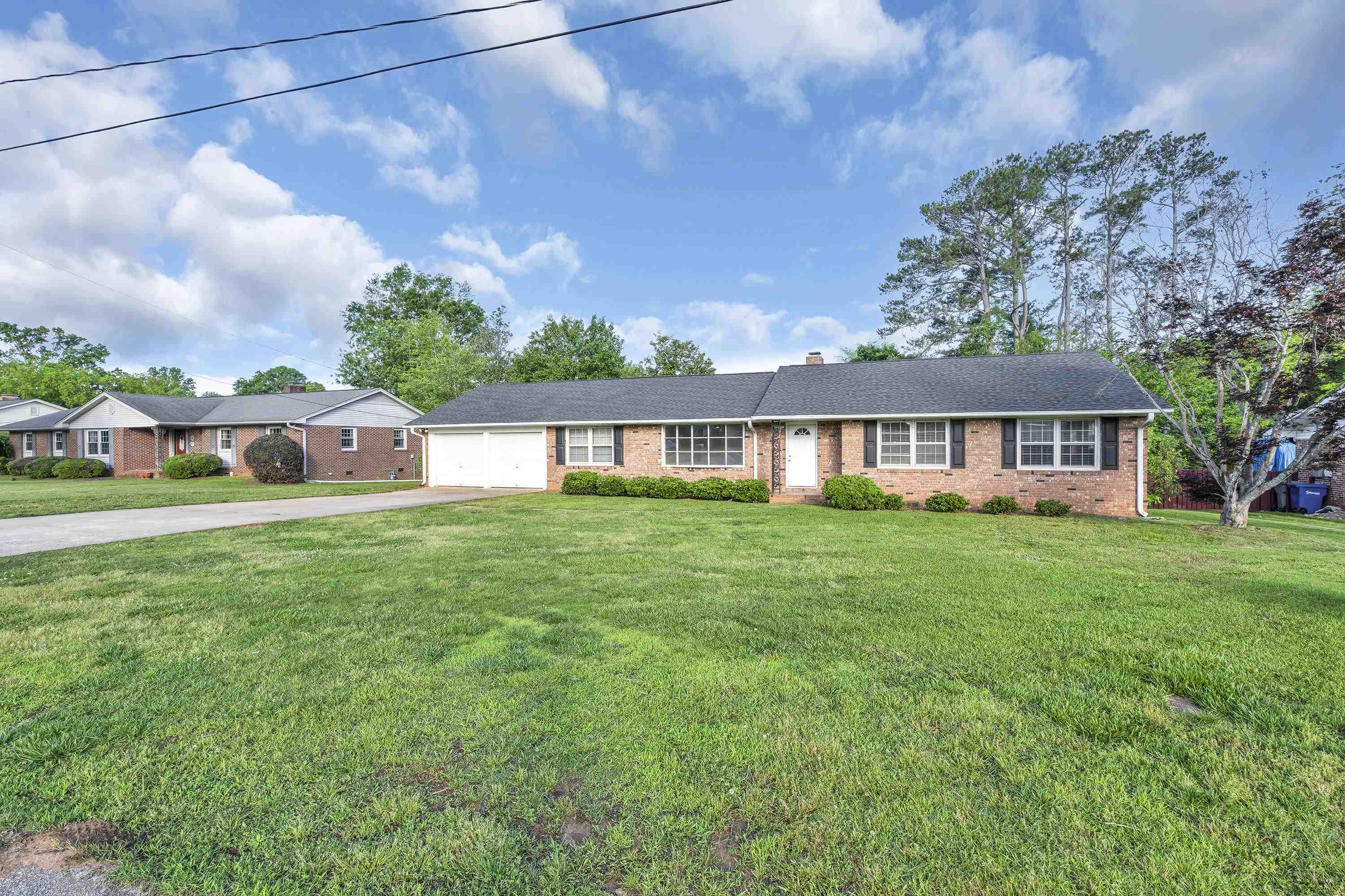 Property Photo: 104 Saint James Drive SC 29301