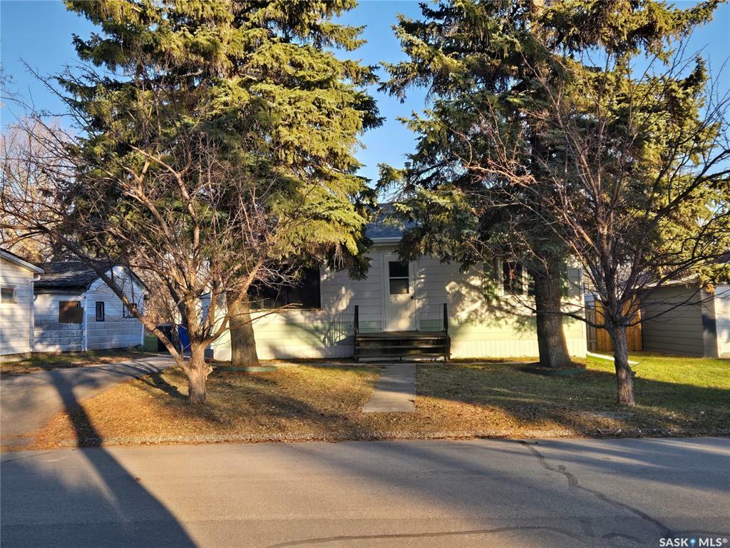 Property Photo: 305 Heward Street SK S0G 4T0