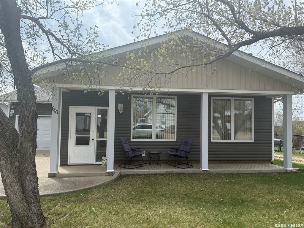 Property Photo: 610 Carbon Avenue SK S0C 0M0