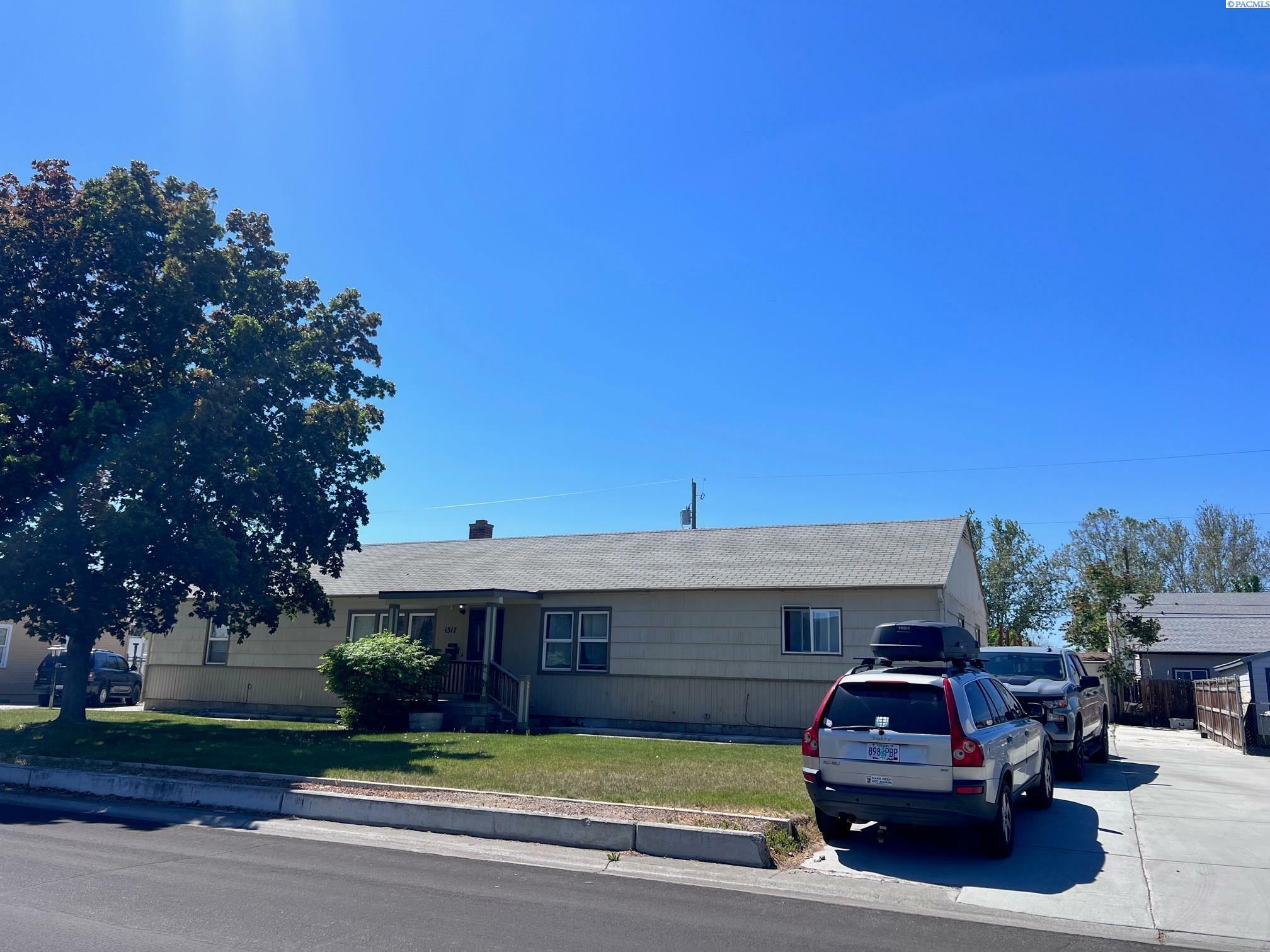 Property Photo: 1317 Farrell WA 99354