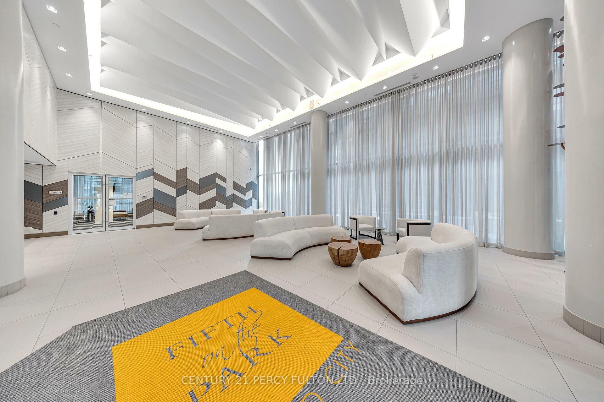 Photo de la propriété: 50 Forest Manor Road 1702 ON M2J 0E3