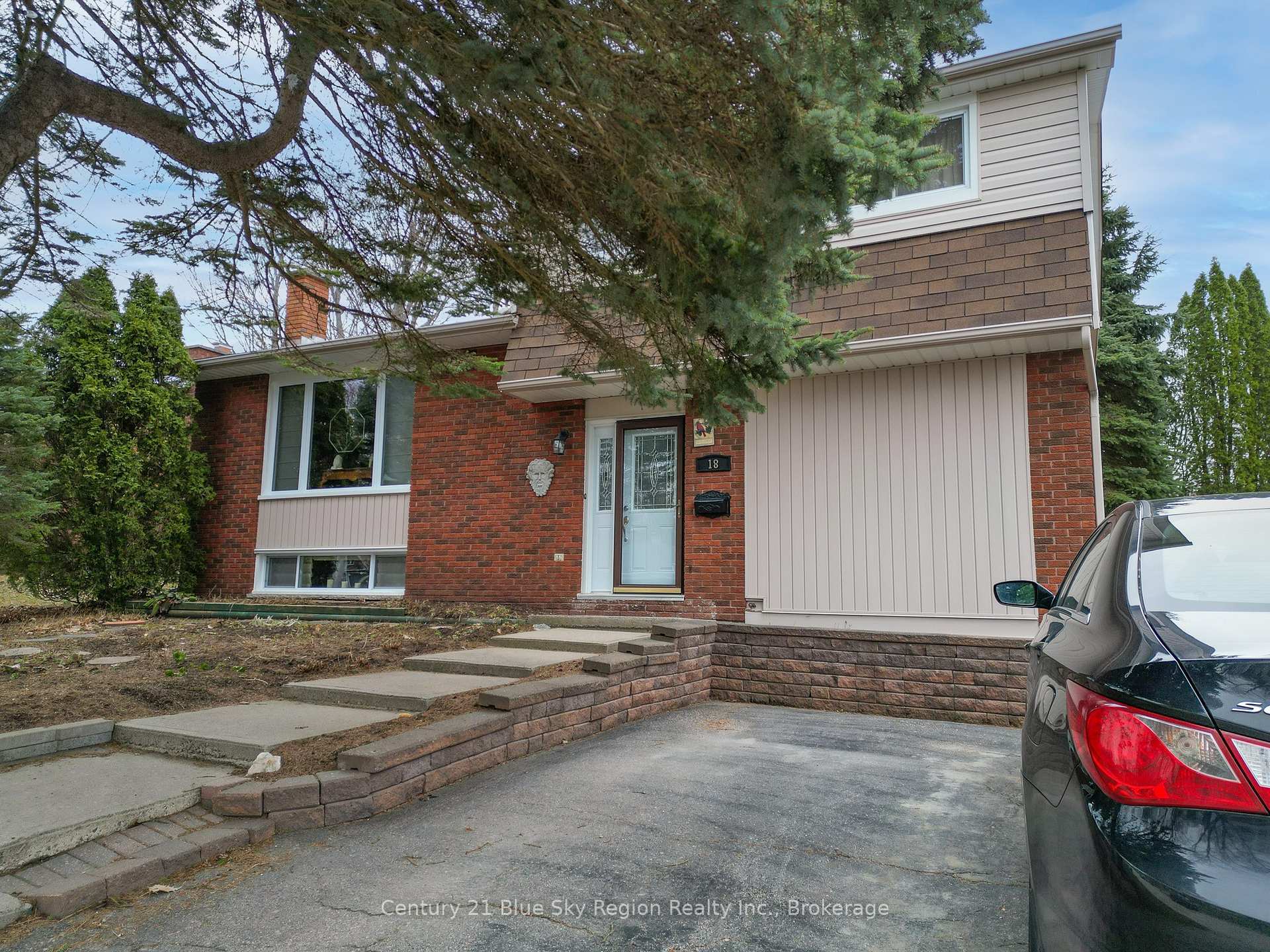 Photo de la propriété: 18 Whippletree Drive ON P1C 1B8