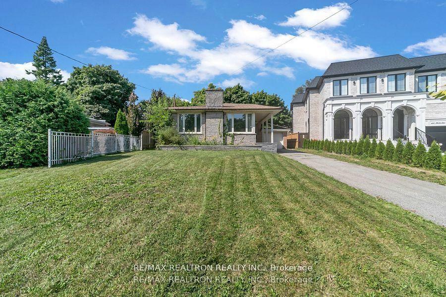 Property Photo: 66 Claywood Road ON M2N 2R2