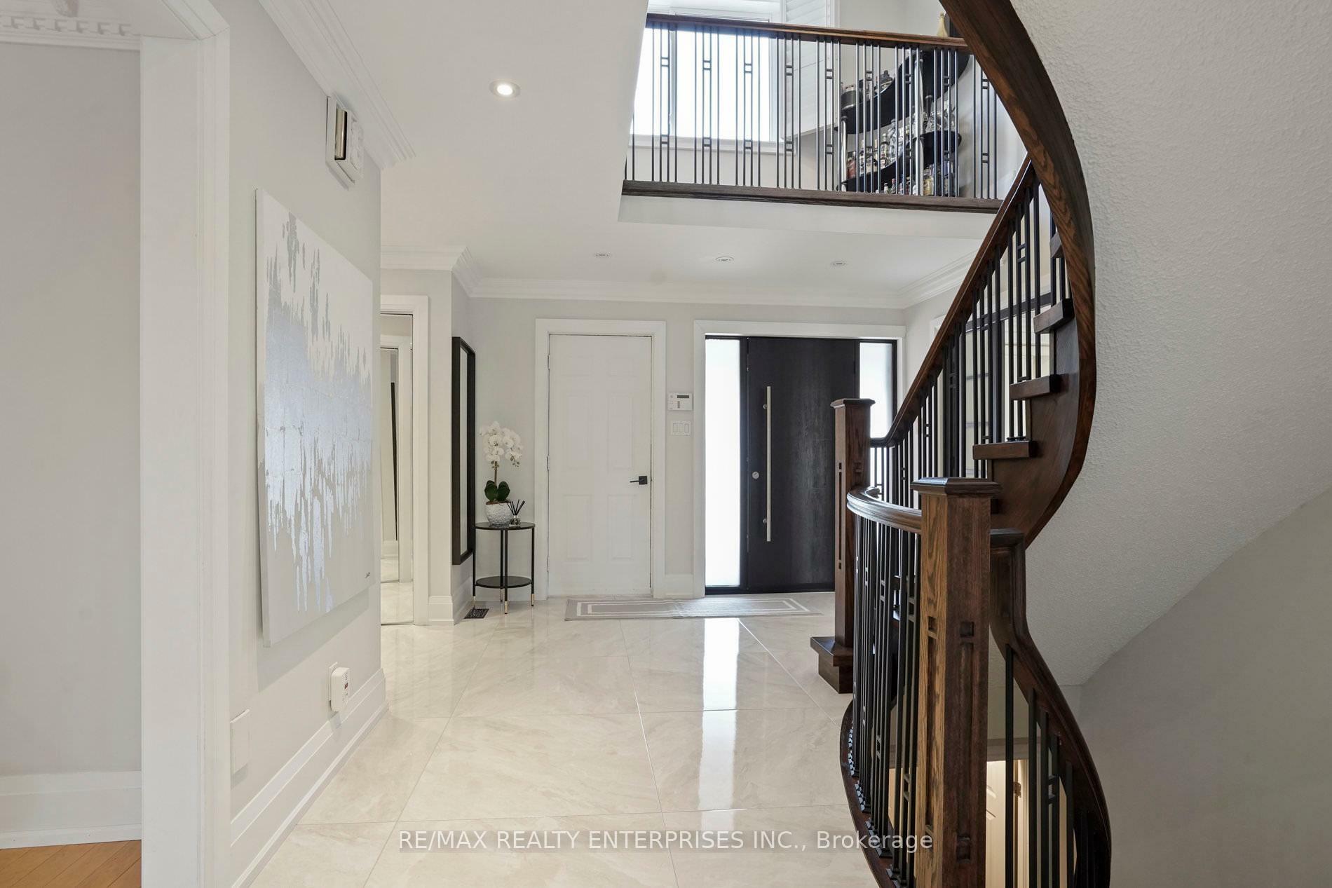 Property Photo: 1414 Cawthra Road ON L5G 4L2
