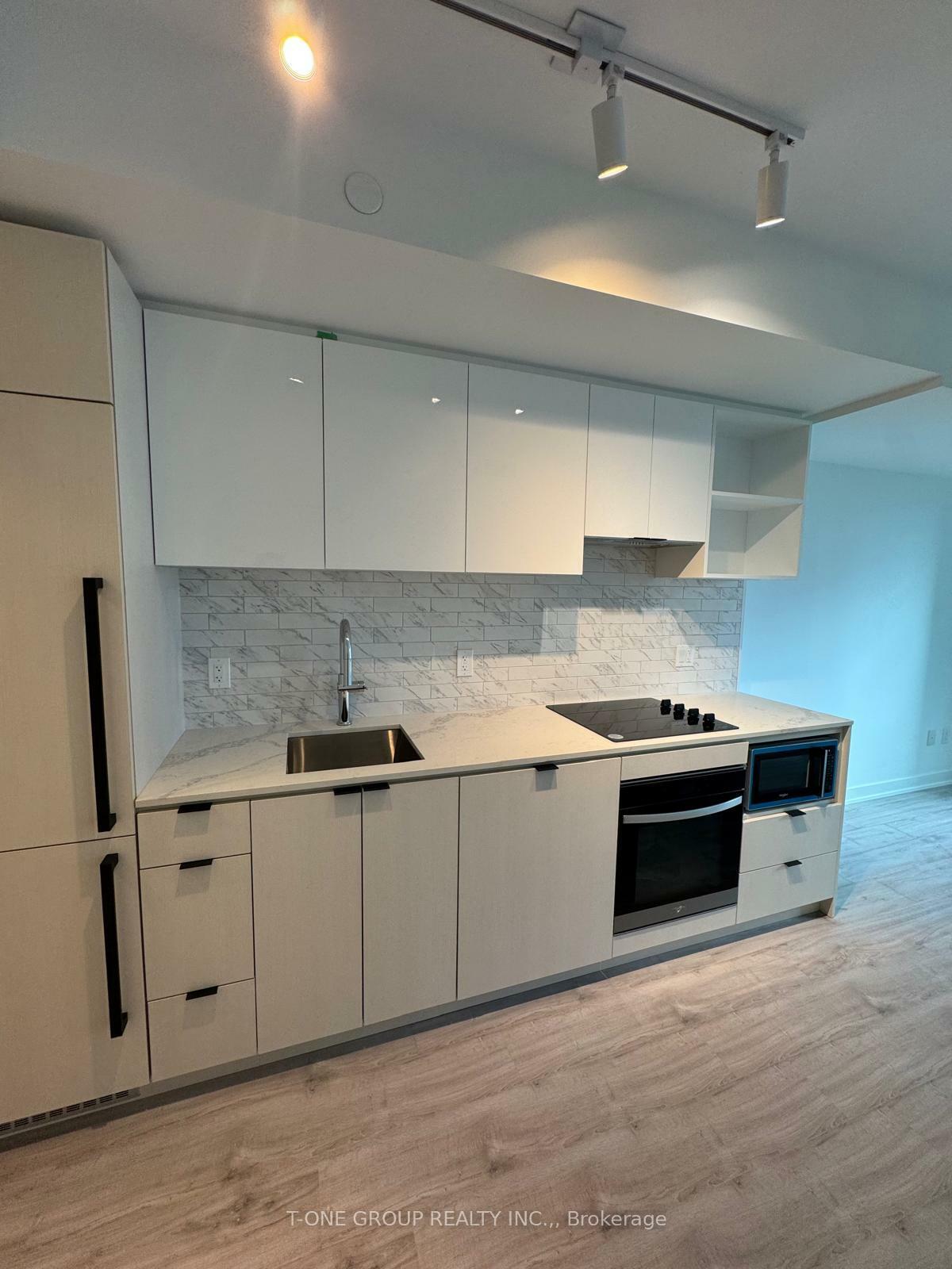 Property Photo:  252 Church Street 1810  ON M5B 1Z2 