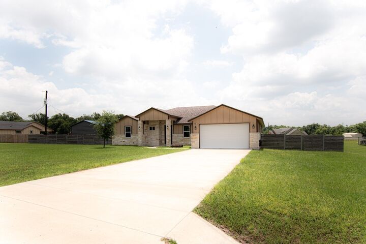 121 Grassy Lane  Elgin TX 78621 photo