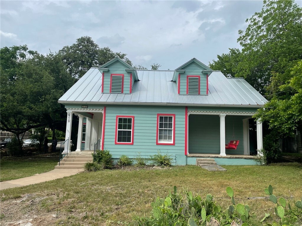 Property Photo: 818 Harris Avenue TX 78705
