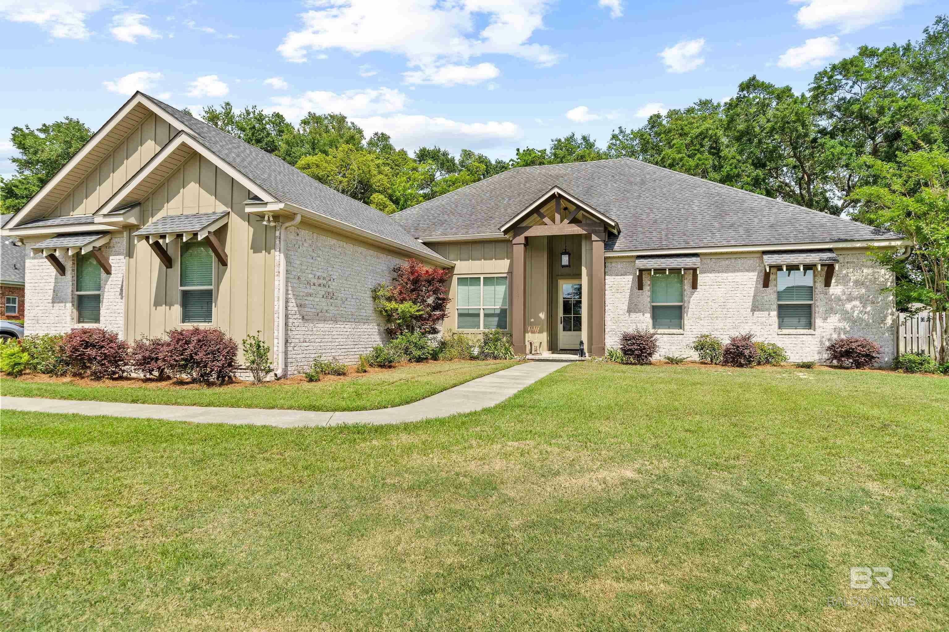 Property Photo: 11071 Niblick Loop AL 36532