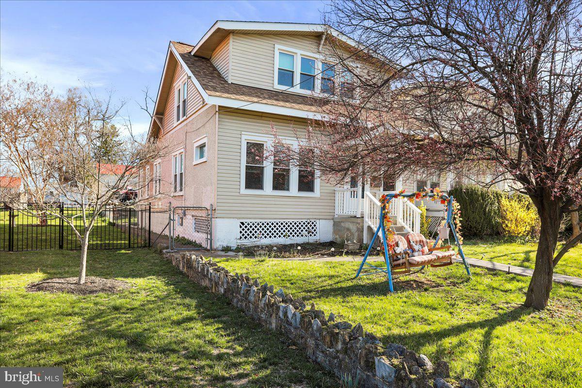 Property Photo: 1306 W King Street WV 25401