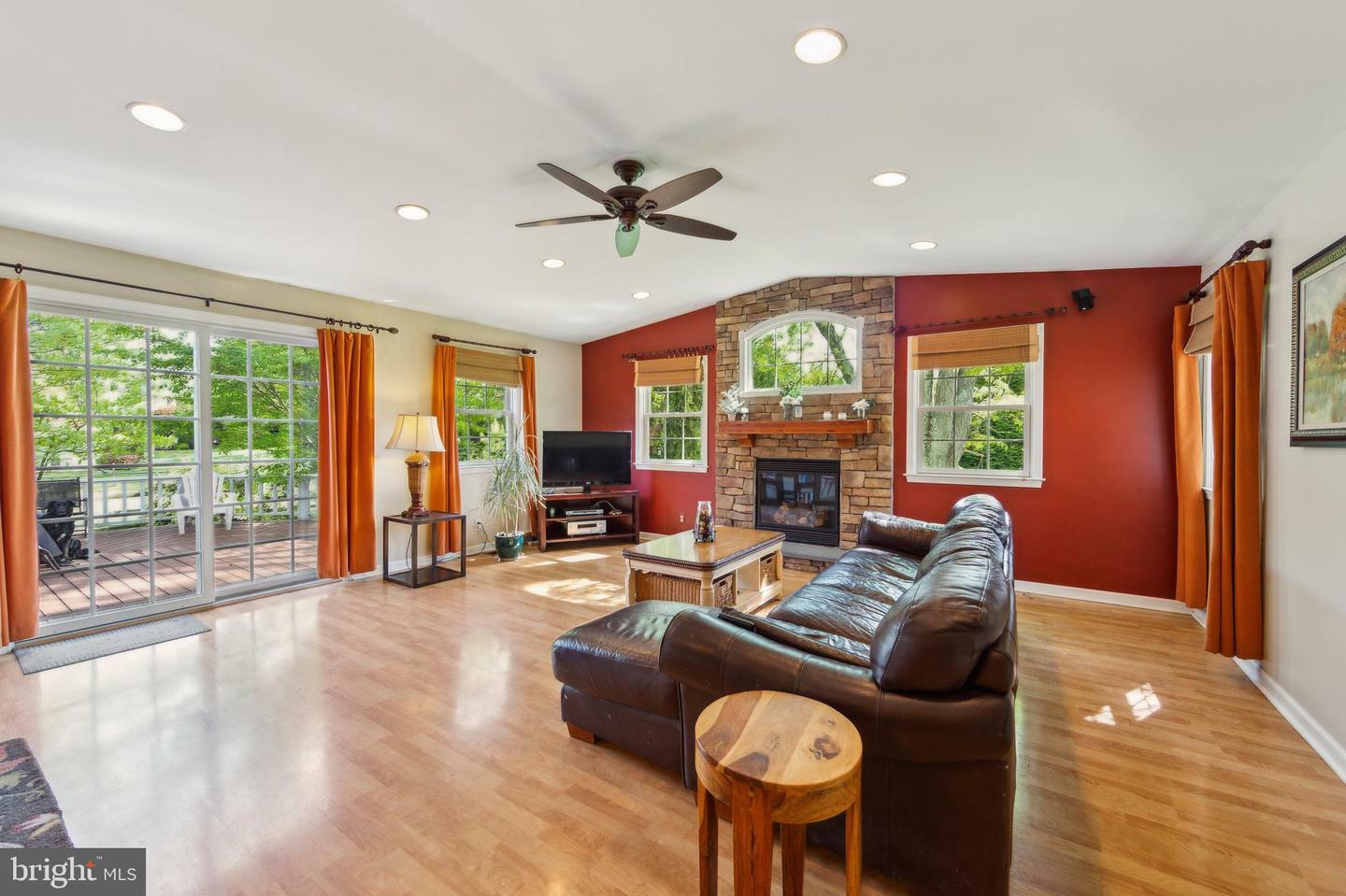 Property Photo: 504 Meadowpark Lane PA 19063