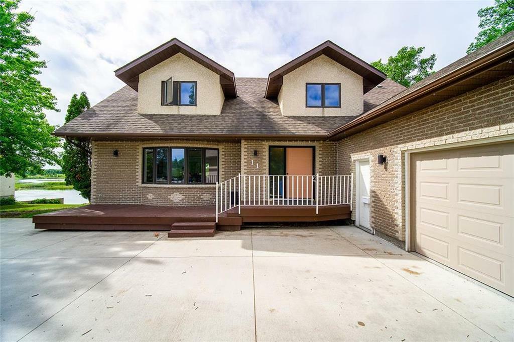 Property Photo: 11 Silverfox Place MB R2E 0G4
