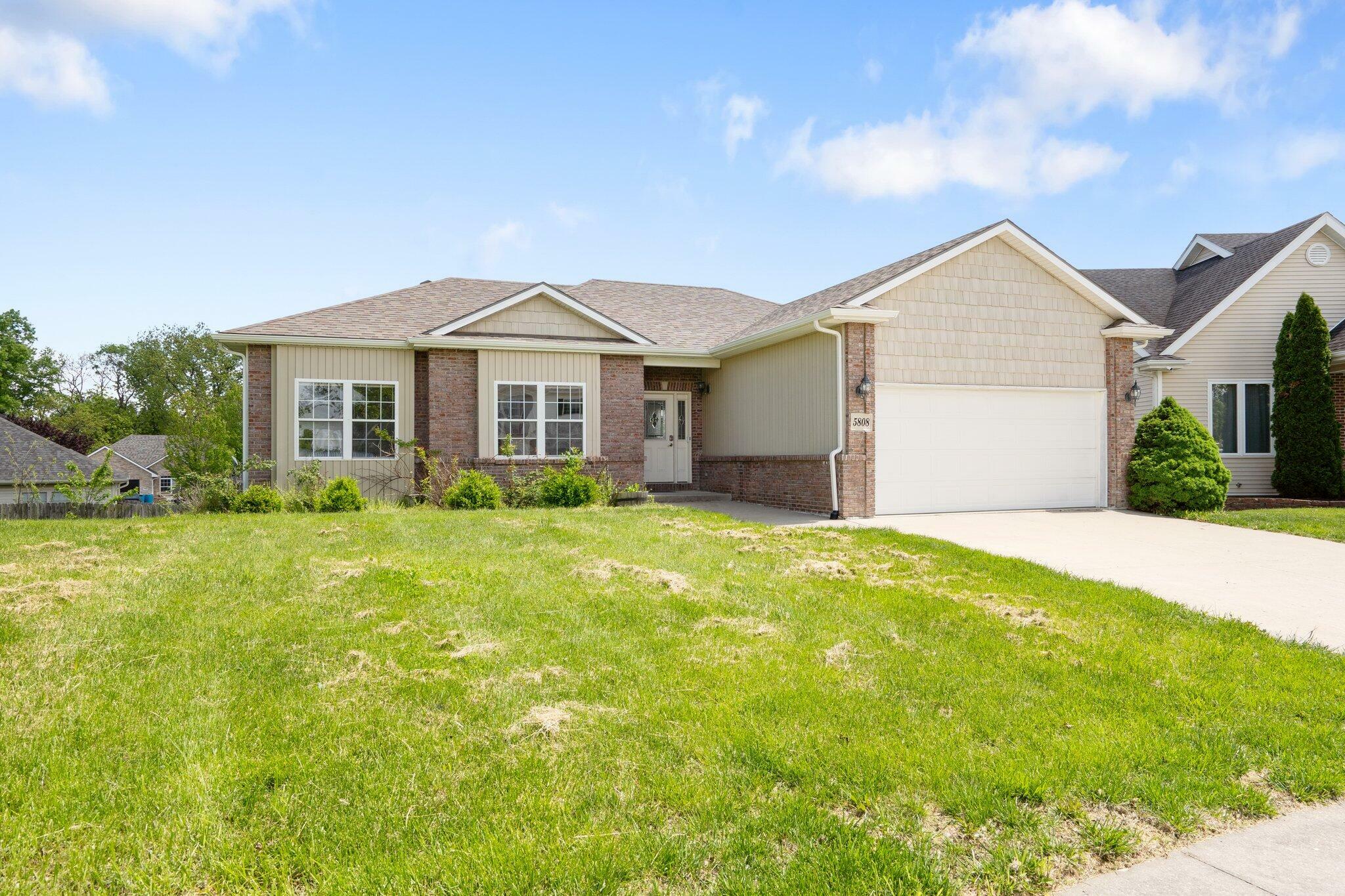 Property Photo: 5808 Oswago Cir MO 65201