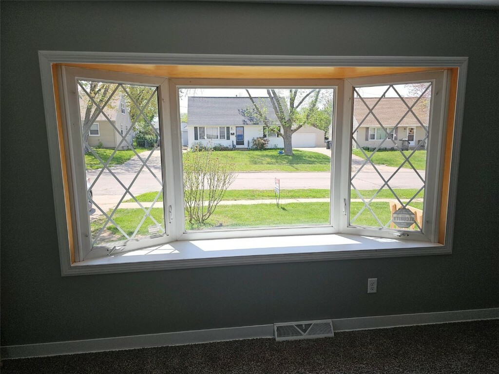 Property Photo: 1626 Texas Avenue NE IA 52402