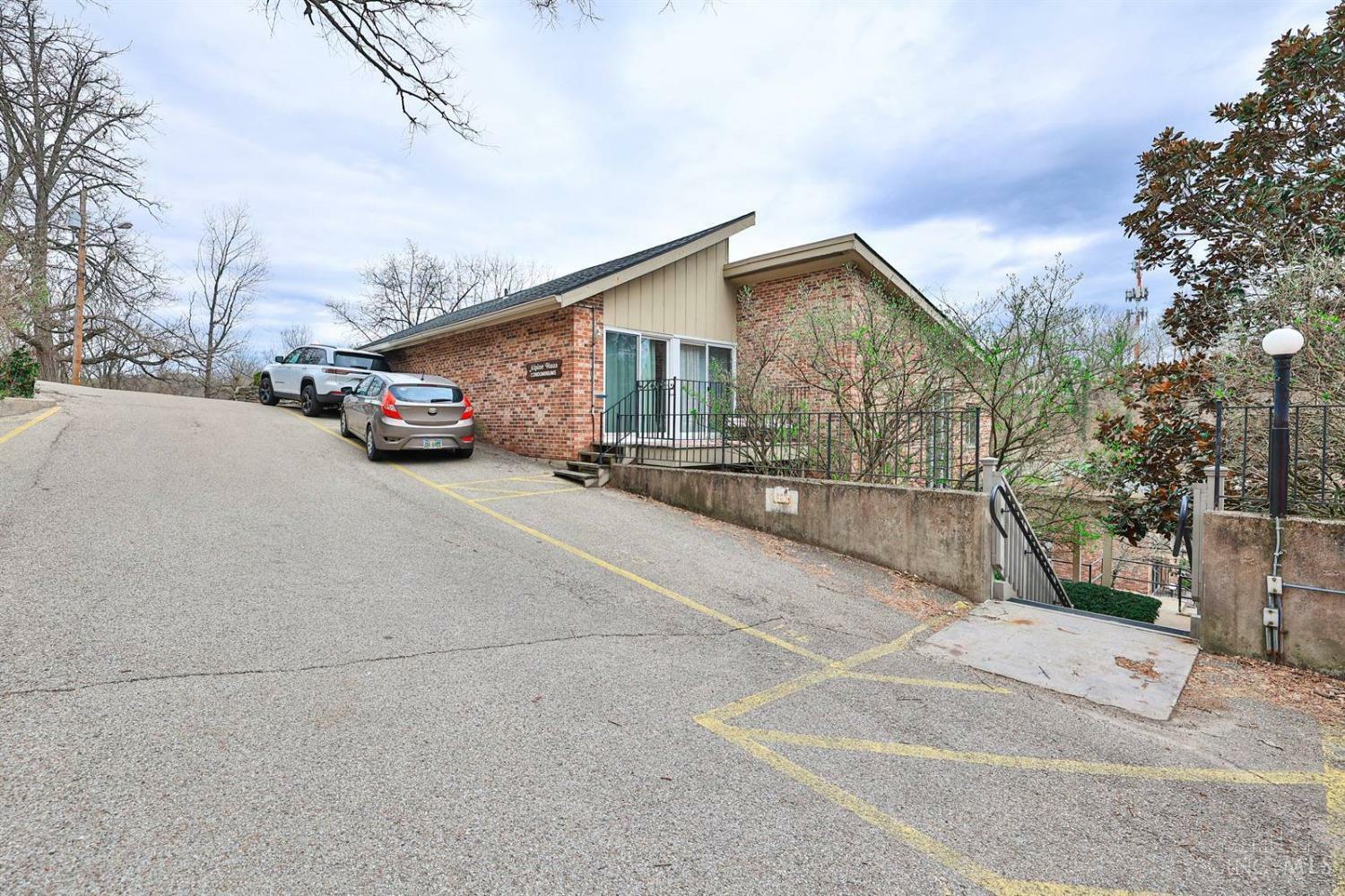 Property Photo: 3069 Alpine Terrace OH 45208