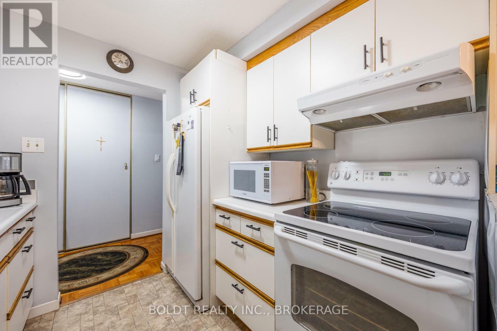 Property Photo: 276 Oakdale Avenue 308 ON L2P 3S5