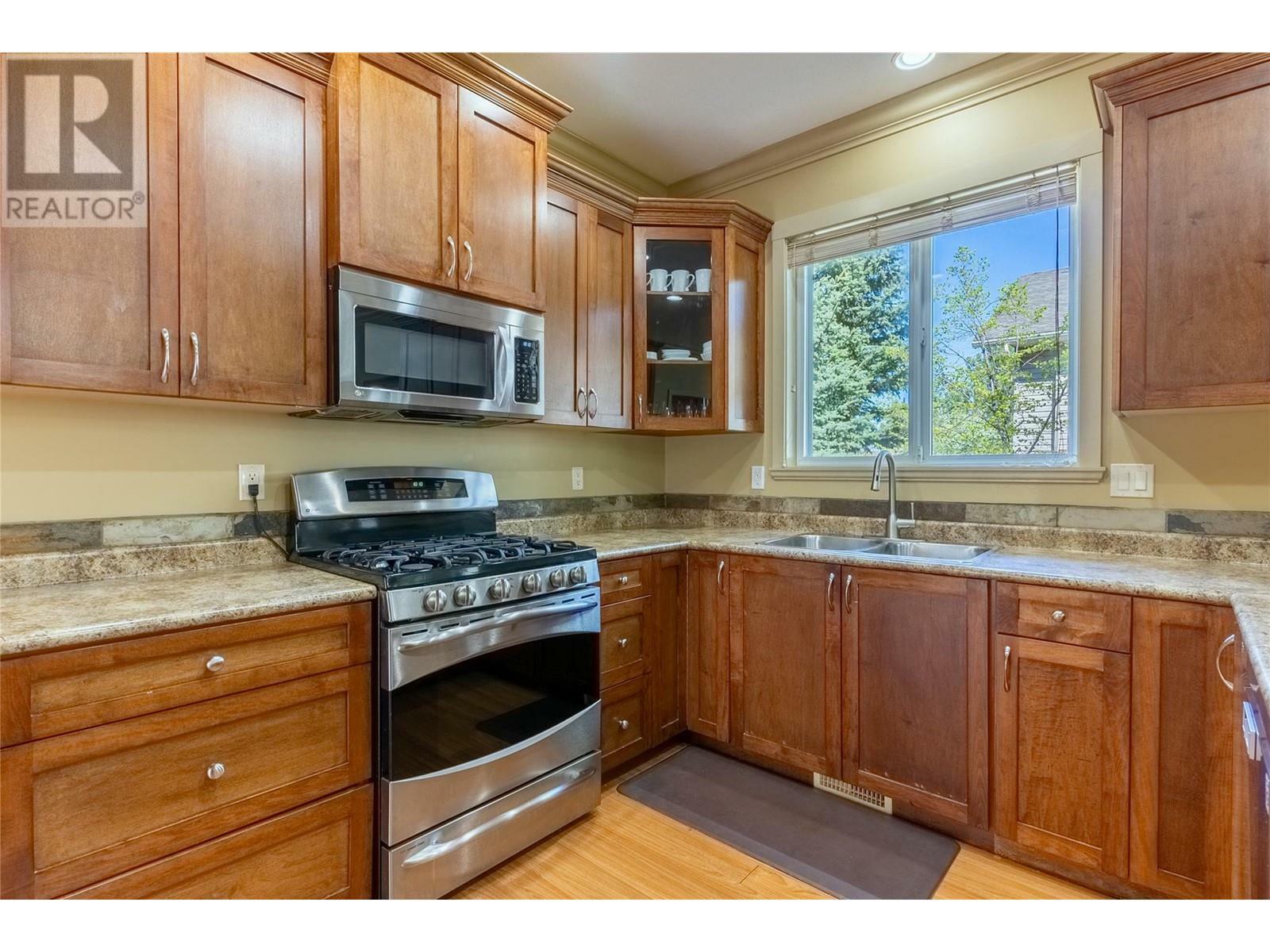 Property Photo: 2046 Robson Place 12 BC V2E 0A5