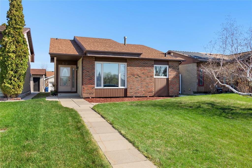 Property Photo: 83 Garden Grove Drive MB R2R 1E1