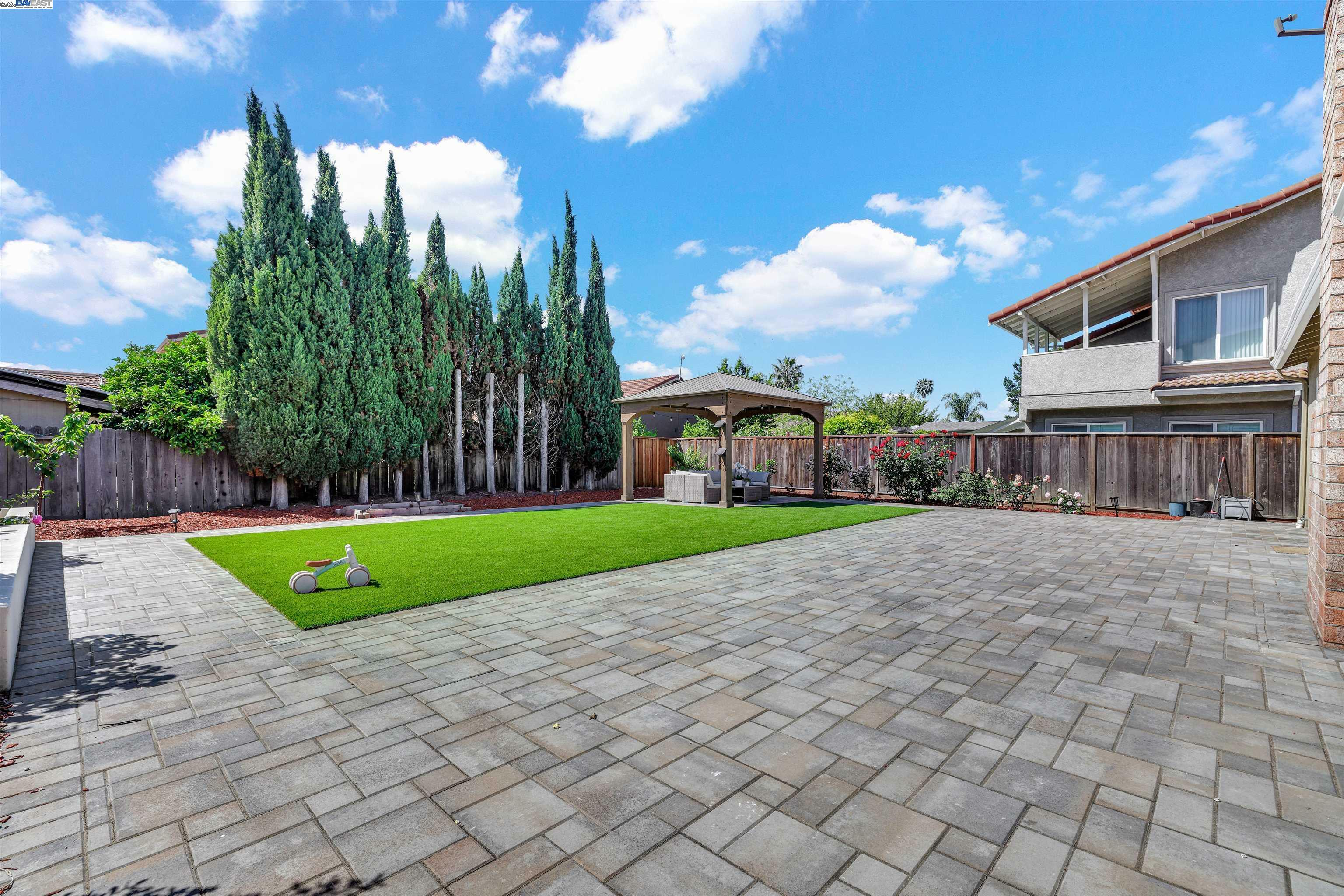 Property Photo: 225 Kansas Way CA 94539