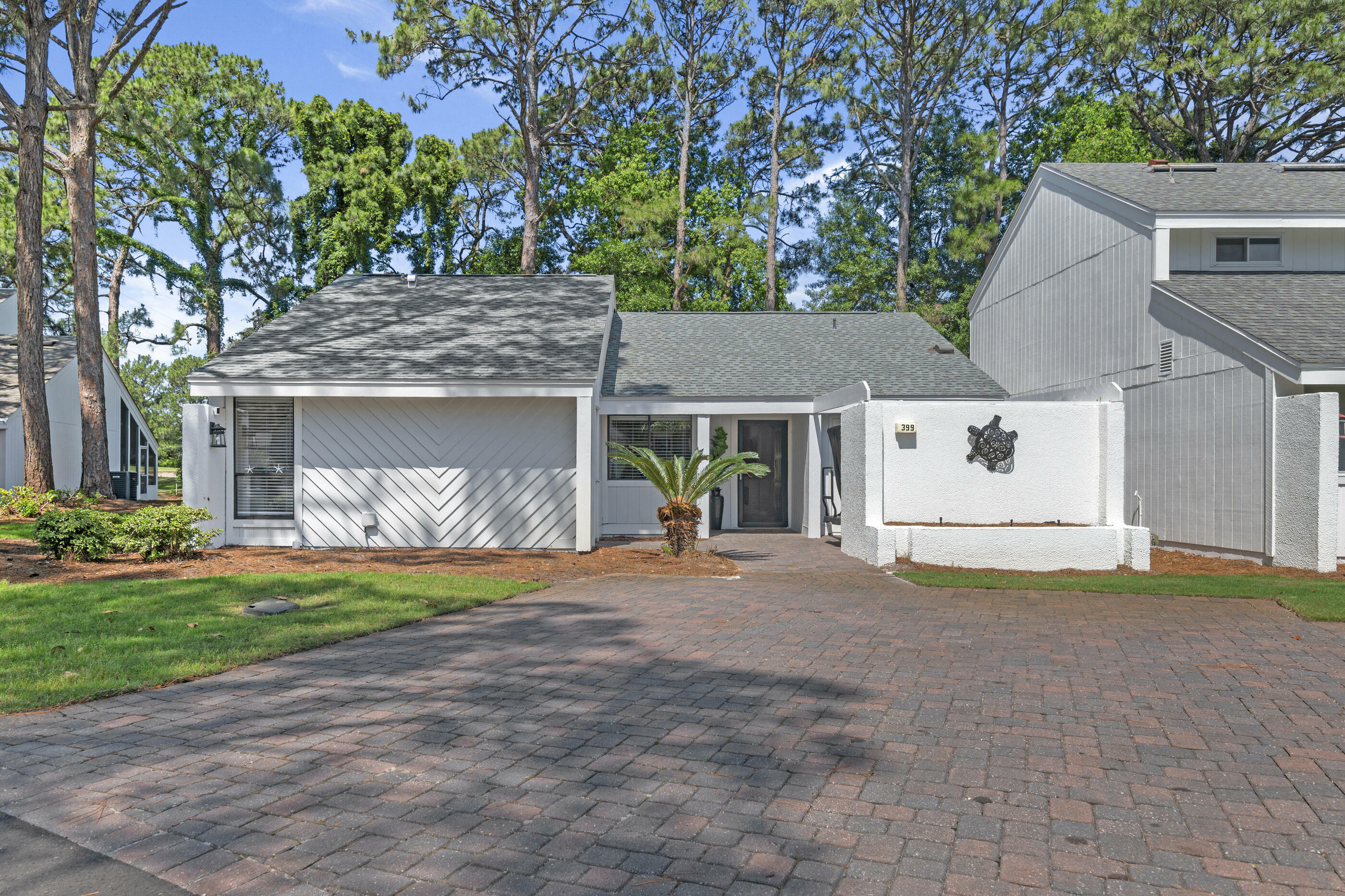 Property Photo: 399 Linkside Drive FL 32550