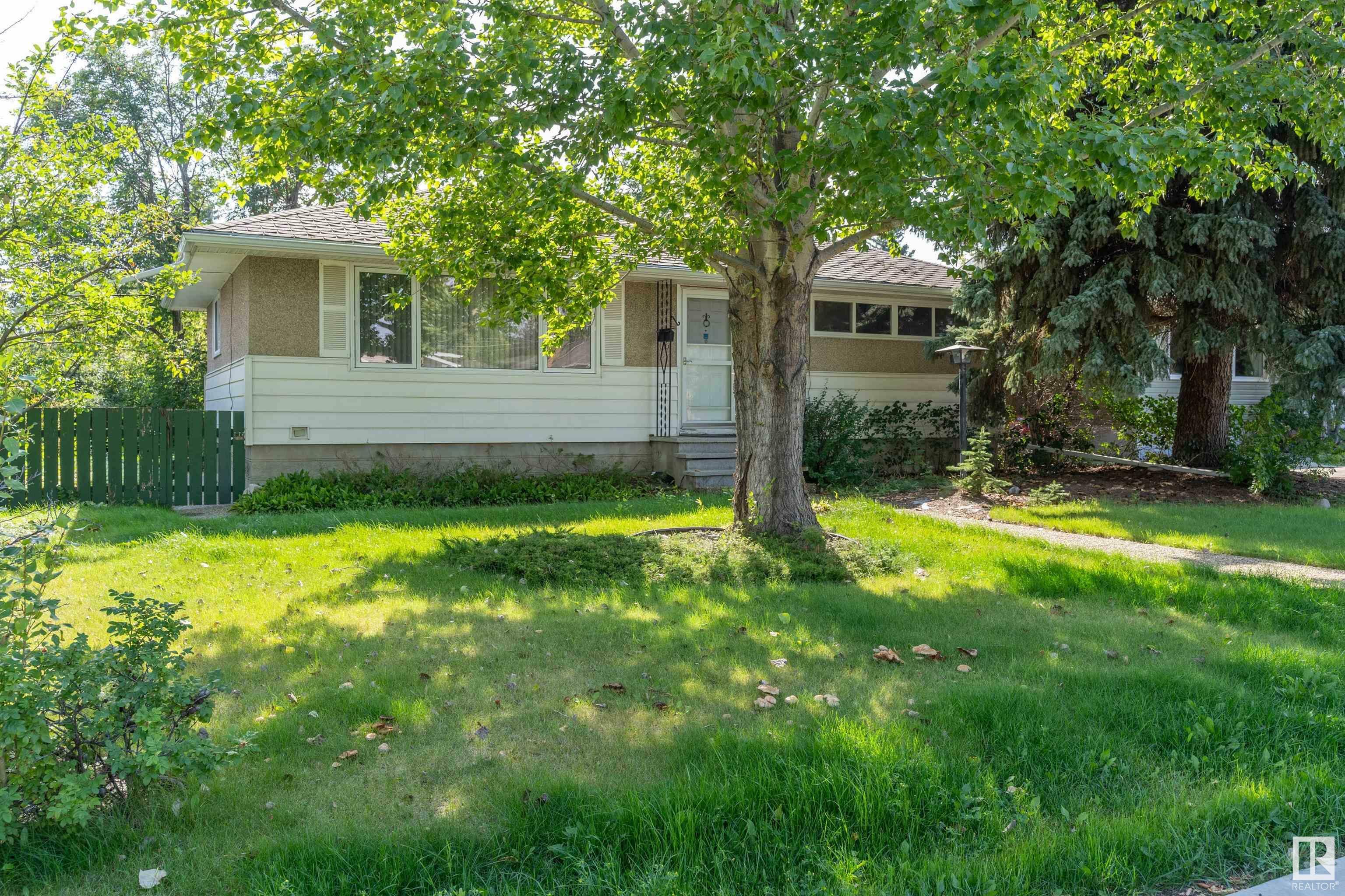 Photo de la propriété: 14519 86 Avenue NW AB T5R 4B5