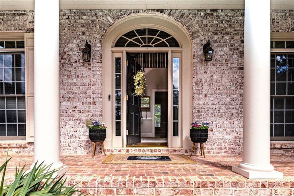 Property Photo: 200 N Willow Court GA 30004