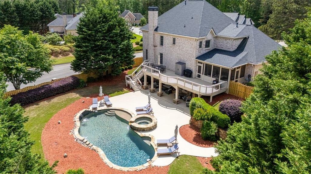 Property Photo: 200 N Willow Court GA 30004