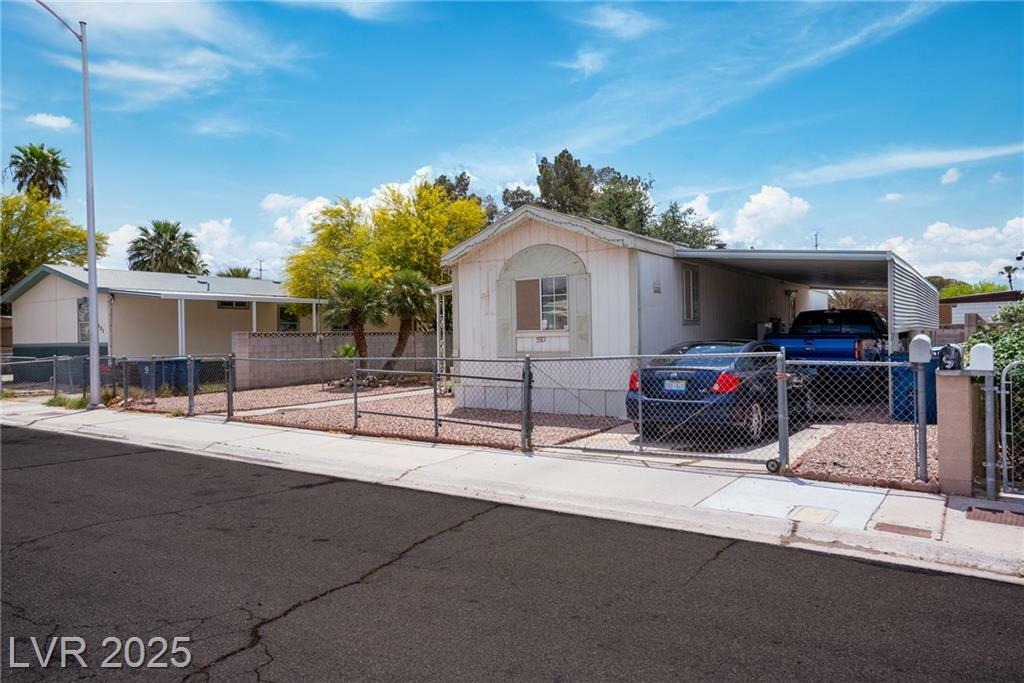 Property Photo: 5573 Tahoe Drive NV 89142