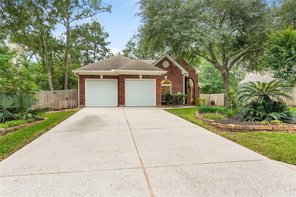 Property Photo: 116 N Acacia Park Circle TX 77382
