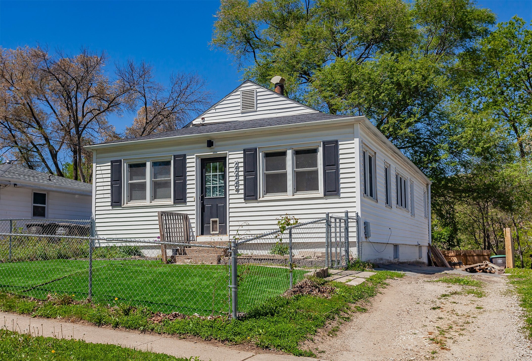 Property Photo: 2229 Bennett Avenue IA 50310