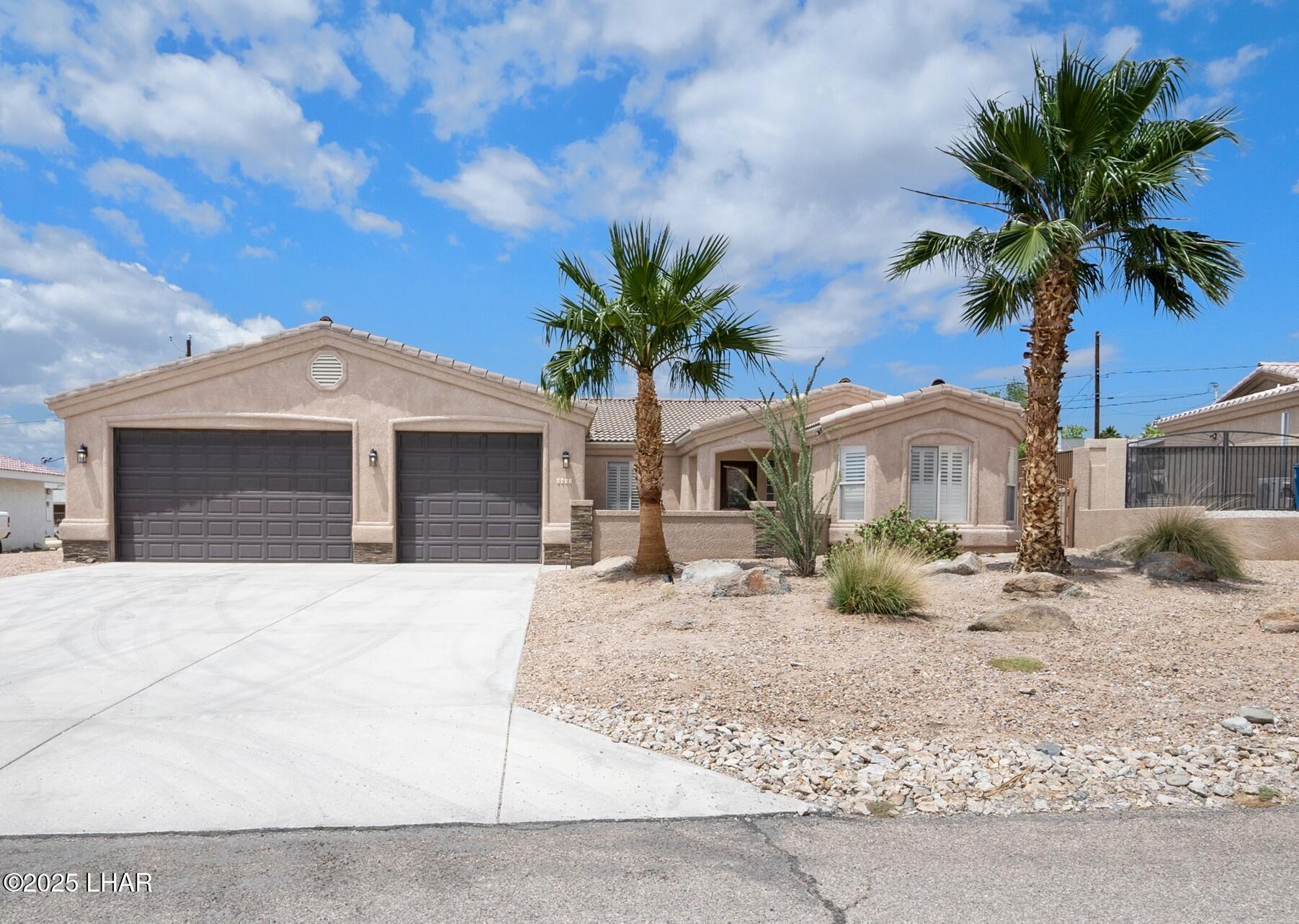 Property Photo: 1681 Cardinal Dr AZ 86403
