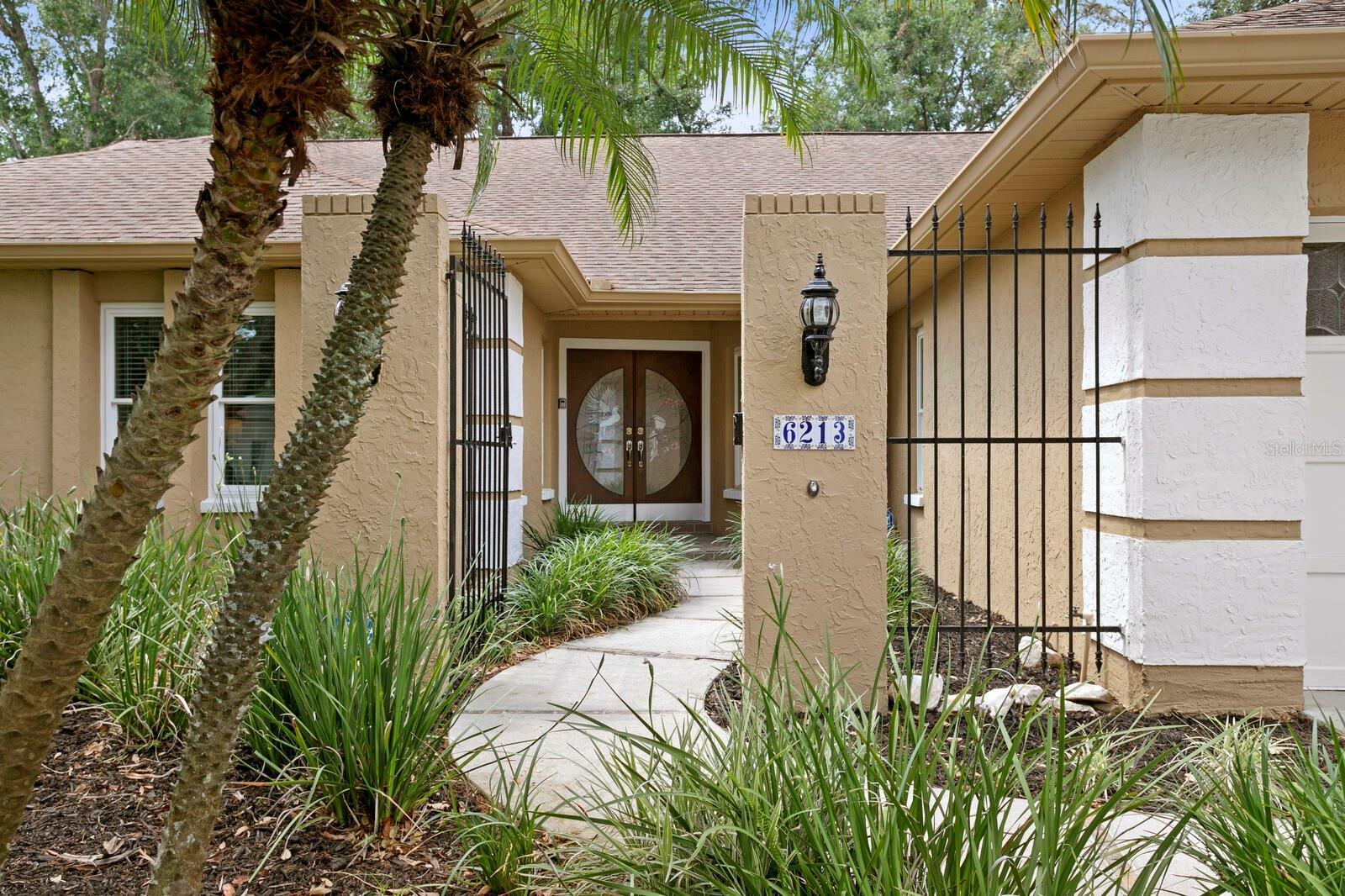Property Photo: 6213 S Queensway Drive FL 33617