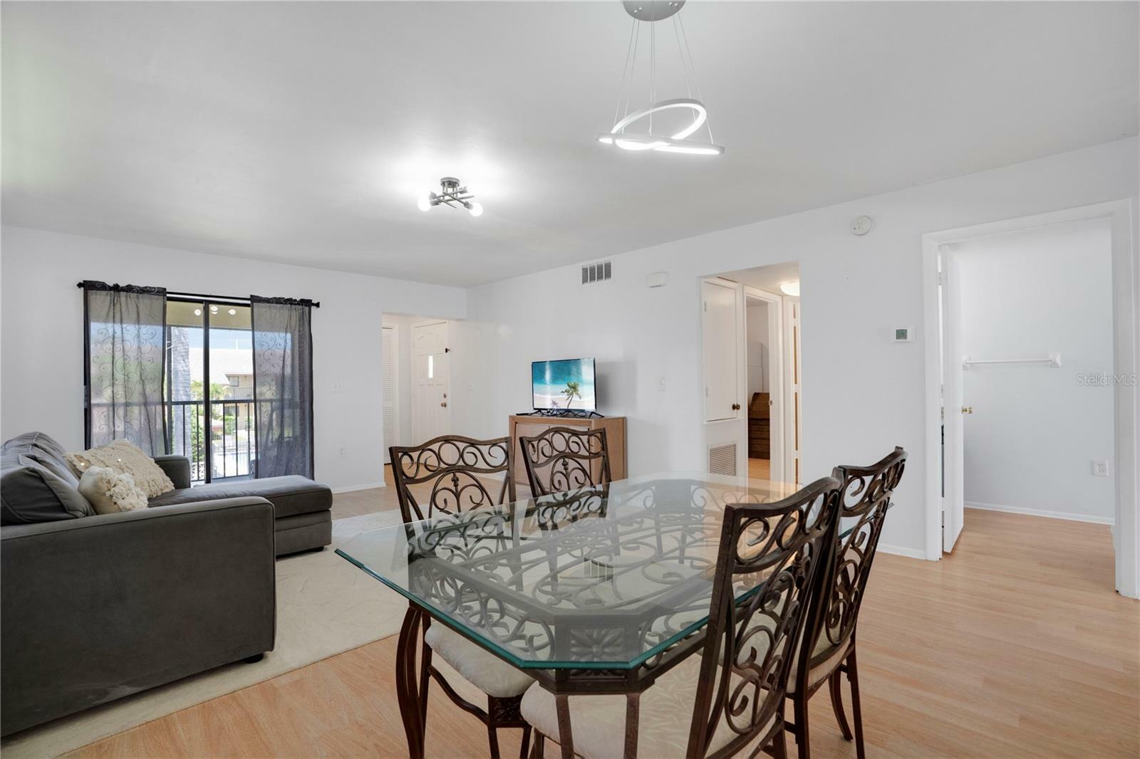 Property Photo: 2415 Bayshore Gardens Parkway 8 FL 34207